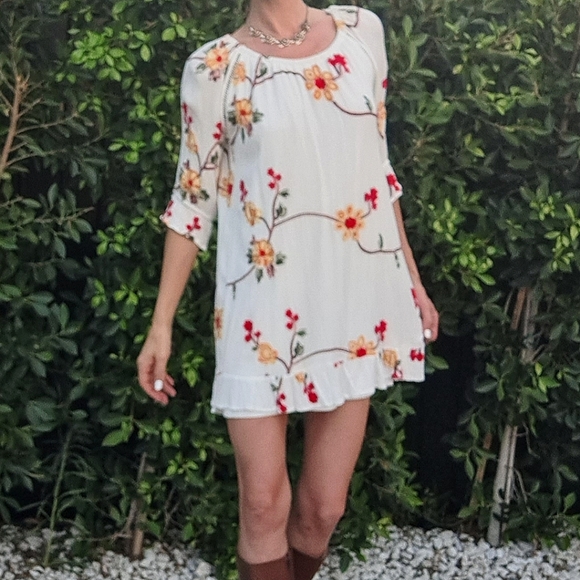 LIV Los Angeles Embroidered Dress - Picture 4 of 8